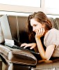 woman_couch_laptop